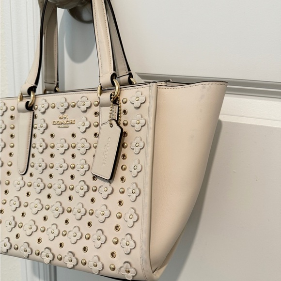 COACH Little Daisy Cream Crossbody with Strap - Picture 2 of 8